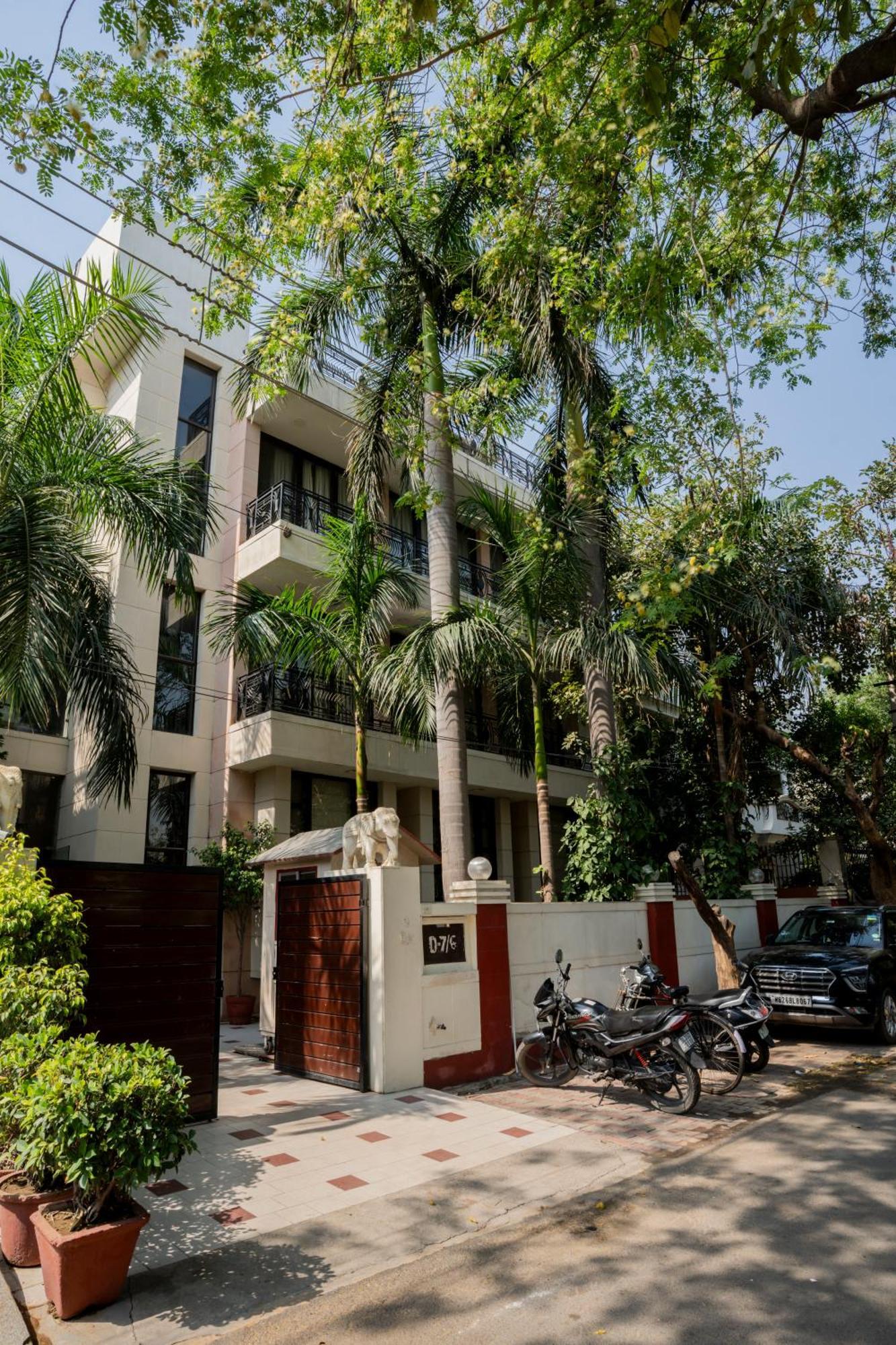 Ahuja Residency Parklane Hotel Gurgaon Buitenkant foto