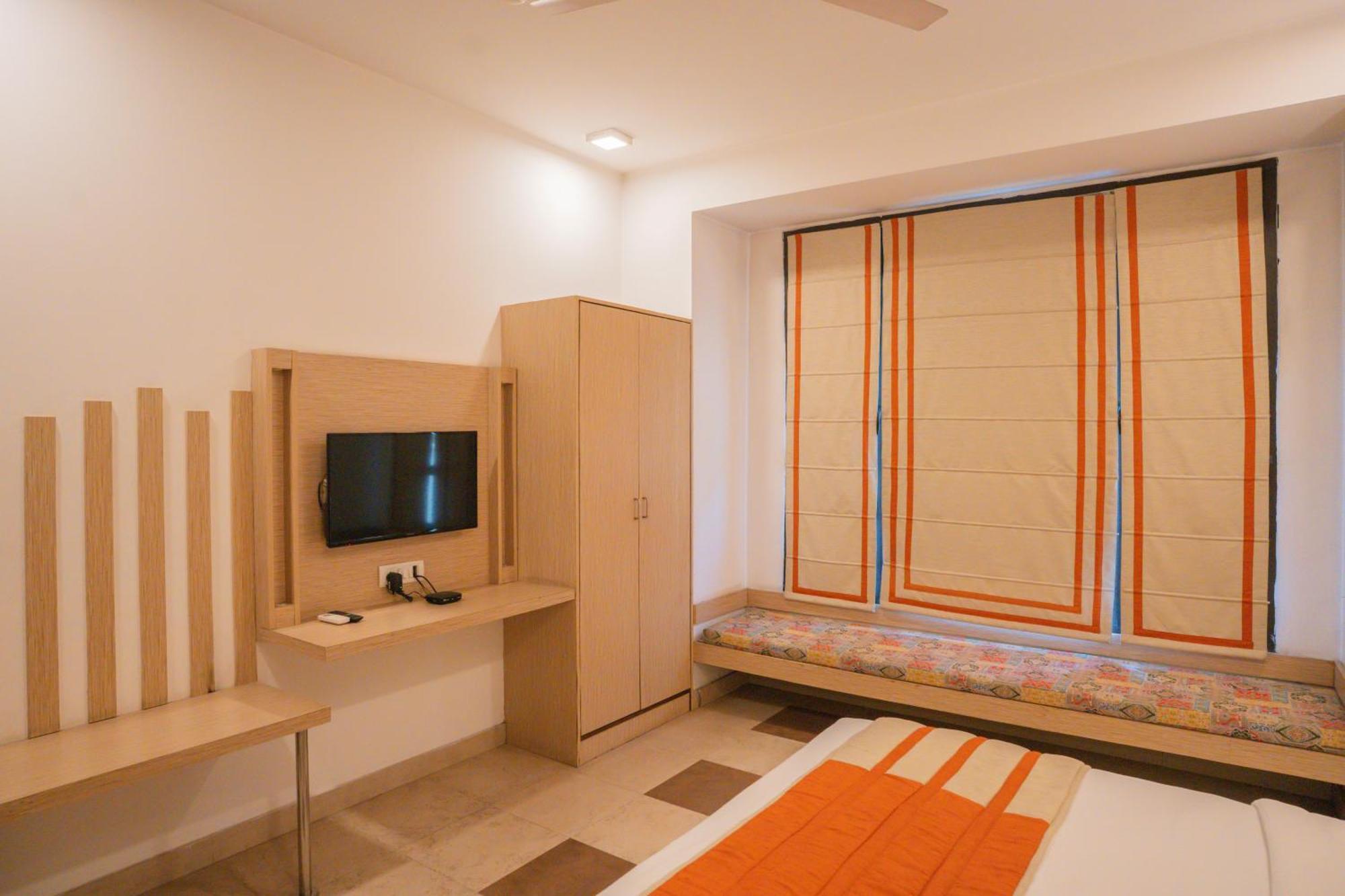 Ahuja Residency Parklane Hotel Gurgaon Buitenkant foto