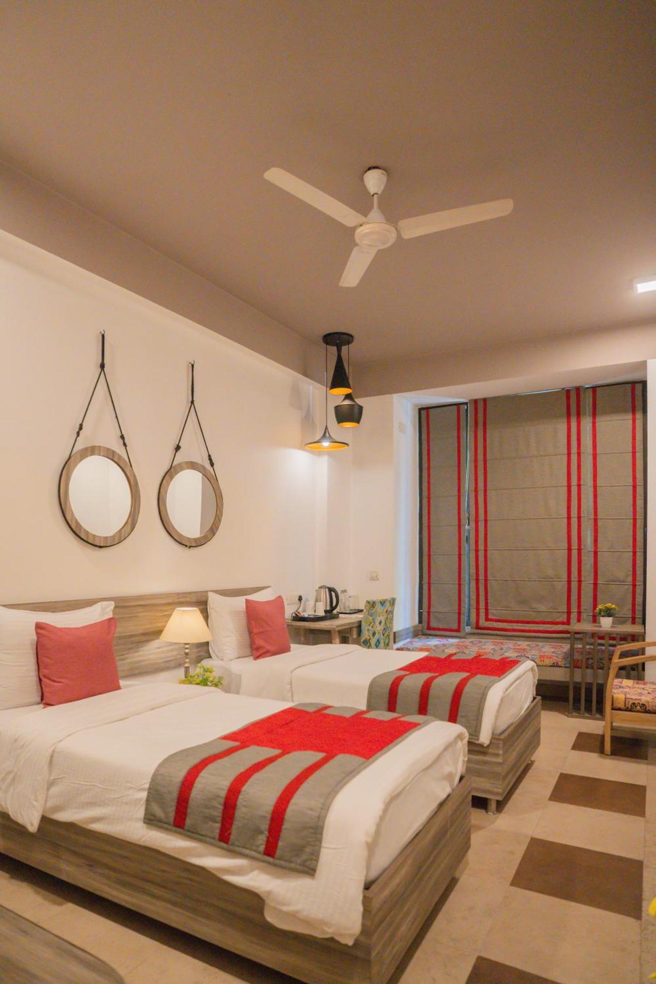 Ahuja Residency Parklane Hotel Gurgaon Buitenkant foto